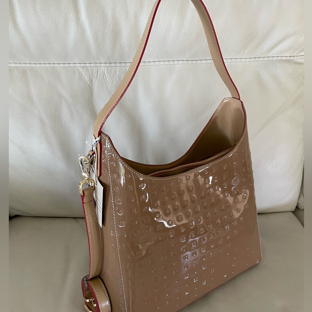 Arcadia Italy, patent leather Beige or Tan shoulder bag Logo Embossed MED
